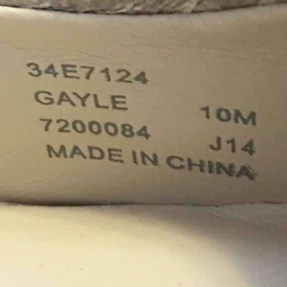 2-1/2” Neutral, Snakeskin-like - Never worn - Picture 6 of 8